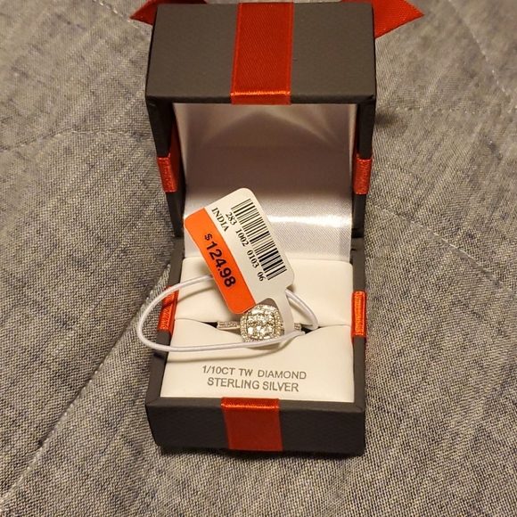 Diamond ring - Picture 1 of 4